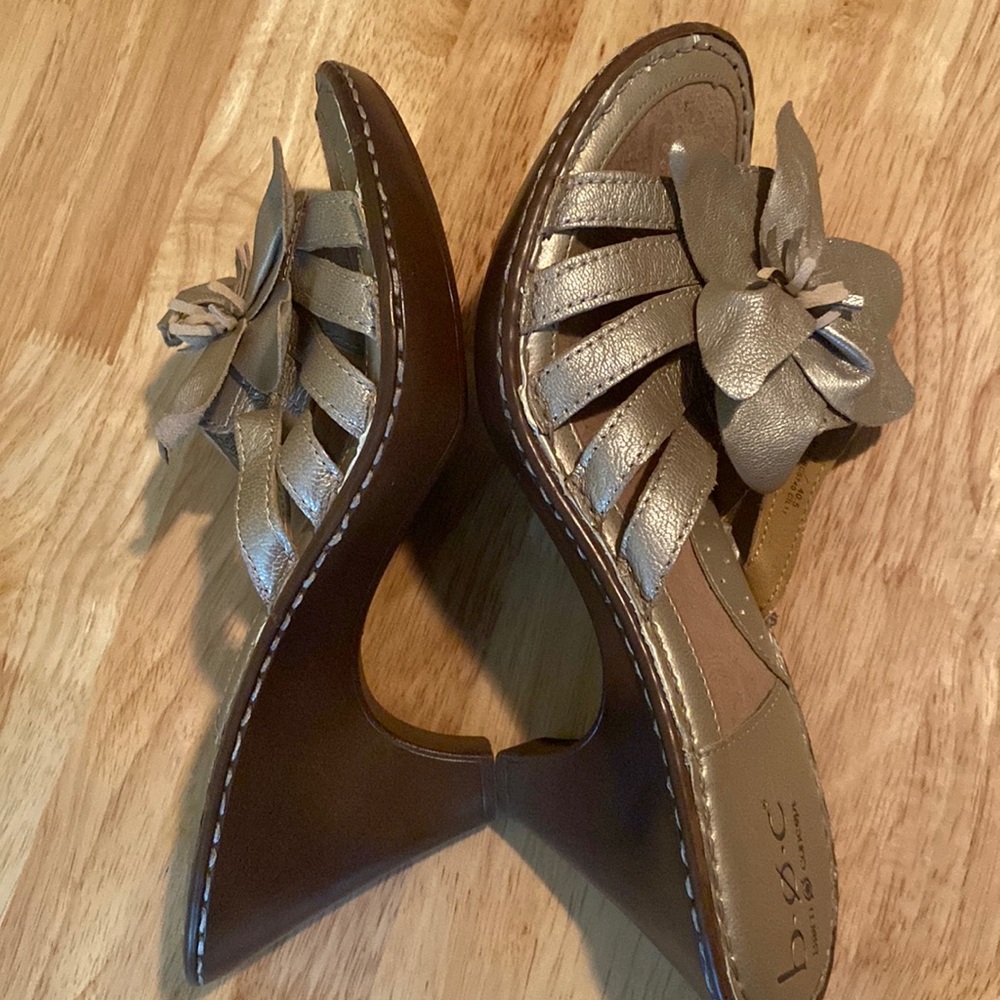 BORN boc Leather Metallic Flower Slide Strappy Sandals - Picture 6 of 11